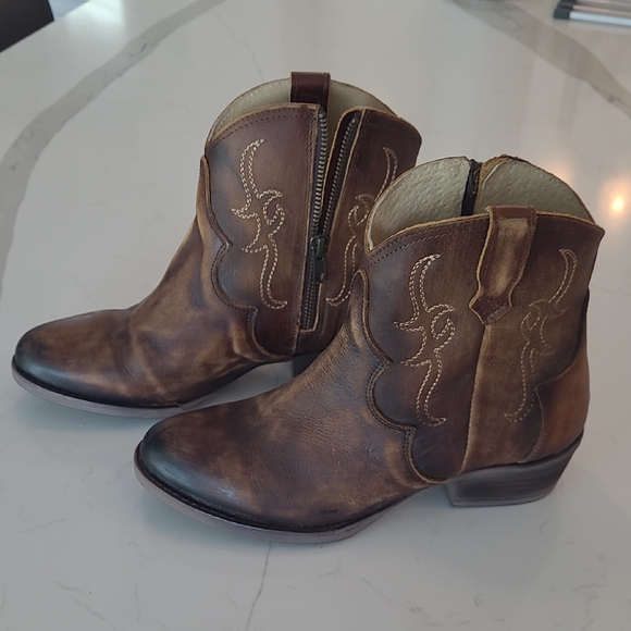 Circle G Shoes - Circle G Genuine Leather Brown Western Ankle Boots size 8
